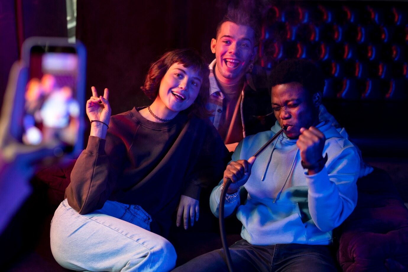 https://viewangle.net/obshhestvo/karaoke-klub-gde-muzyka-obedinyaet.html