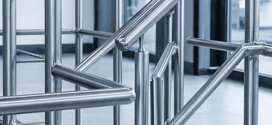 Нержавеющая Сталь: Когда Функциональность Встречает Искусство. Наш Путь к Безупречным Ограждениям.