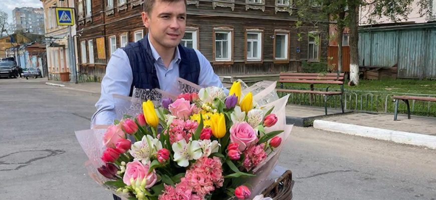 Цветы, Что Шепчут Истории: Магия Доставки на Каждый Праздник